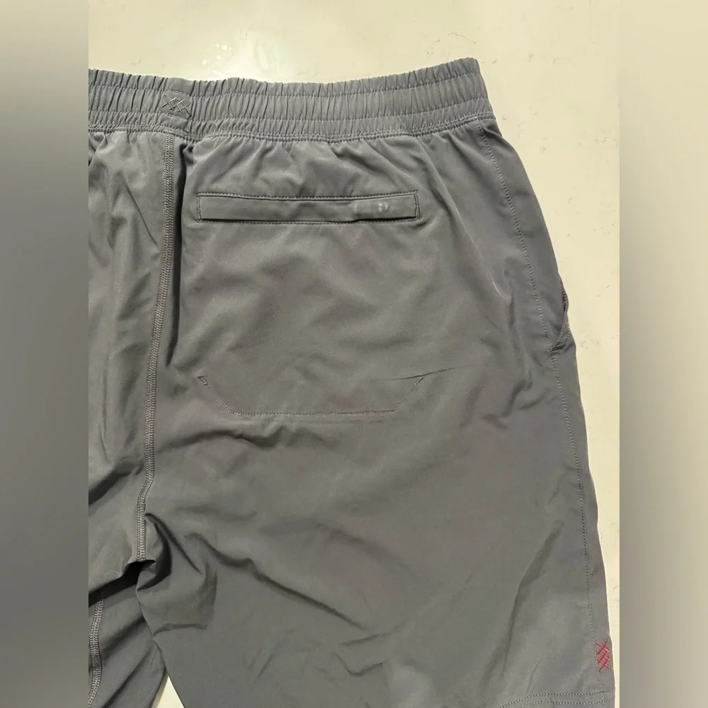 Rhone Men’s Gray Training Shorts Size L Athletic Gym Performance